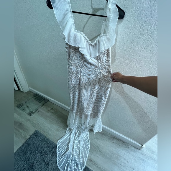 Beautiful Hello Molly lace dress! Perfect for brides🤍 new with tags never worn - Picture 1 of 1